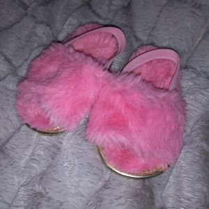 Baby girl faux fur pink slippers